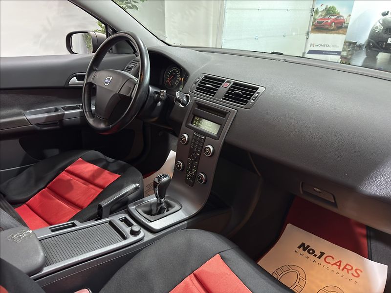 Volvo C30 1,8   i KLIMATIZACE SERVIS ALU - fotka 13 z 19