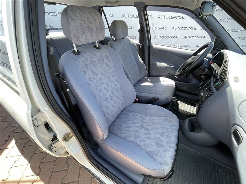 Ford Fiesta 1,3 i,STK 8/27 - fotka 17 z 19