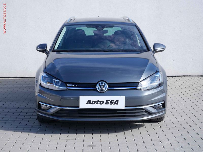 Volkswagen Golf (2020) 1.5 TSi, Highline, LED, panor - fotka 2 z 20