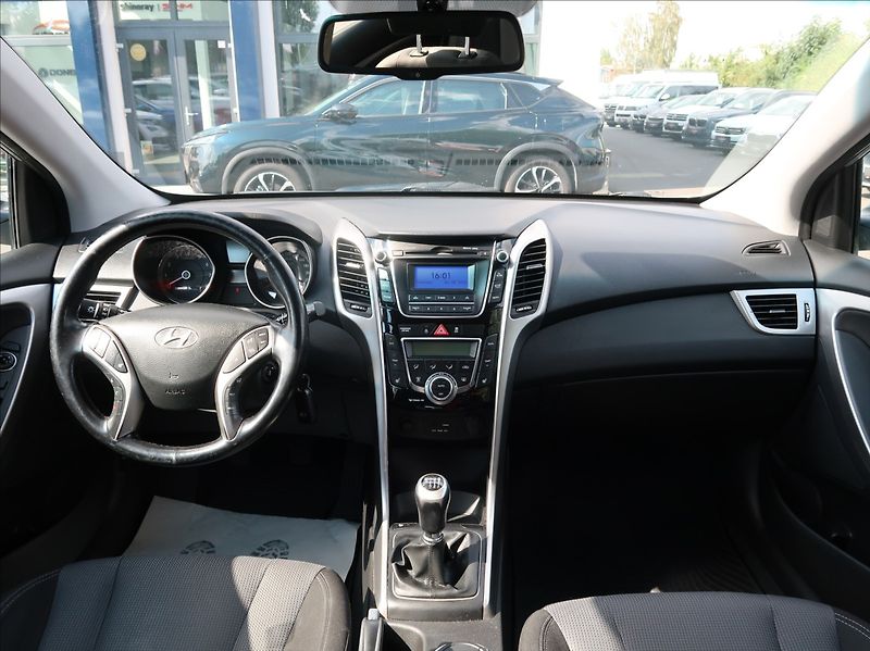 Hyundai i30 1,6 GDi,99kW,NovéČR,Aut.klima - fotka 17 z 23
