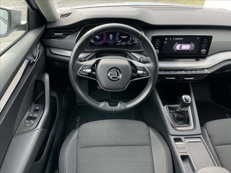 Škoda Octavia 2,0 TDI Combi Ambition Plus - fotka 7 z 23