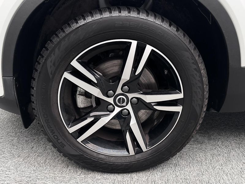 Volvo XC40 B3 DARK PLUS CZ REZERVACE - fotka 48 z 48