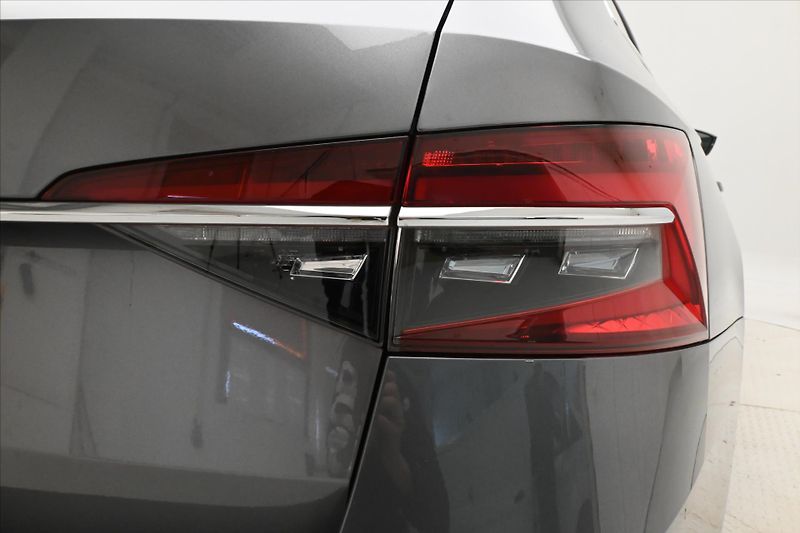 Škoda Superb 2,0 TDI 147 kW DSG Style Záruk - fotka 31 z 32