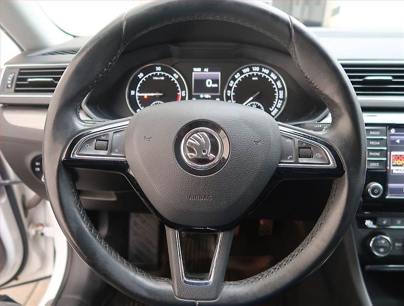 Škoda Superb (2016) Style 2.0 TDI, Navi, Xenony - fotka 18 z 21