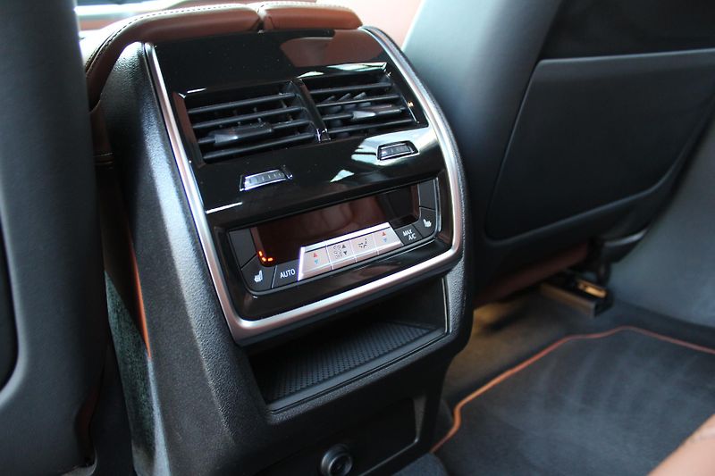 BMW X6 M60i xDrive, 390kW - fotka 11 z 27