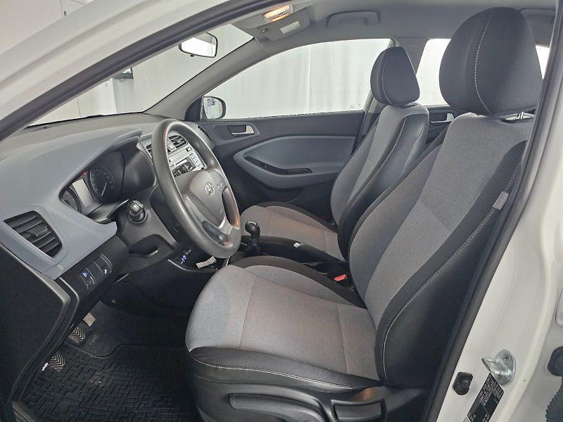 Hyundai i20 (2015) 1.2I 55kW - fotka 6 z 20
