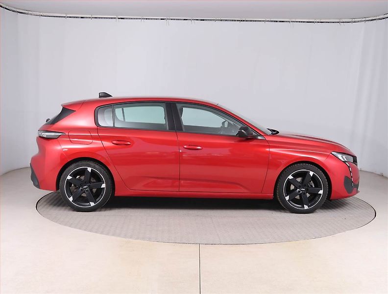 Peugeot 308 (2022) Active Pack 1.2 PureTech - fotka 6 z 15