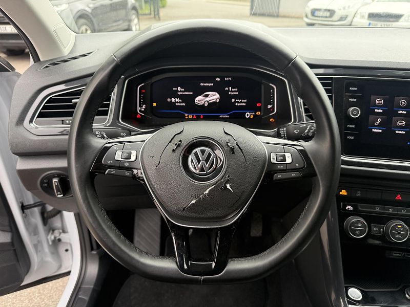 Volkswagen T-Roc 1.5 TSI 110 kW - fotka 14 z 23