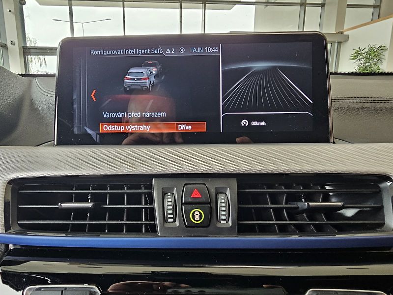 BMW X2 sDrive18i - fotka 23 z 24