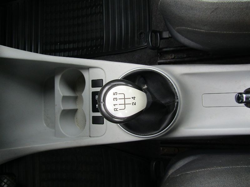 Škoda Roomster (2007) 1.6 16V 77kW - fotka 33 z 36