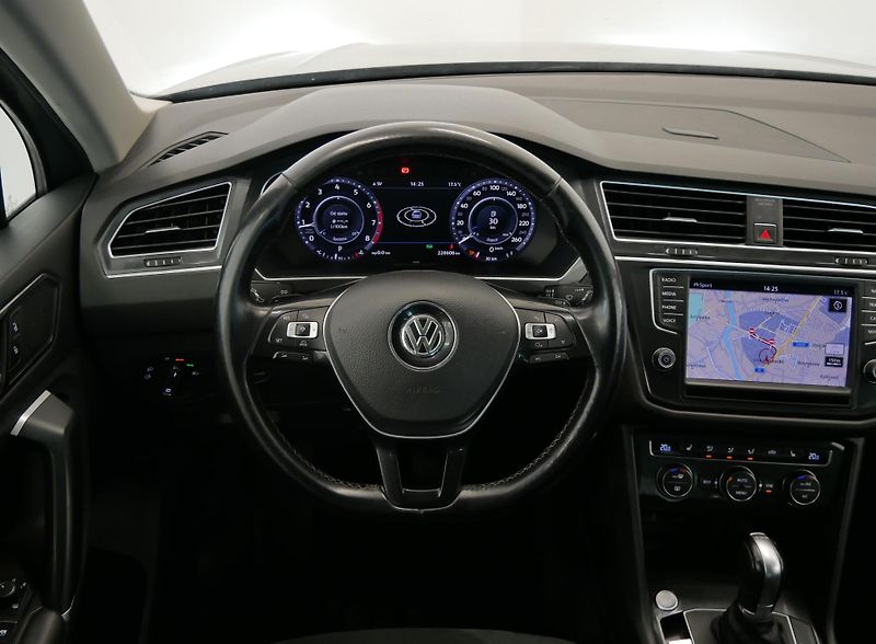 Volkswagen Tiguan - fotka 16 z 25