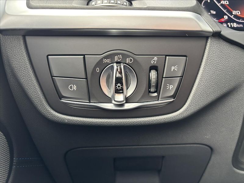 BMW X3 3,0 M40d 250kW WEBASTO PANORAM - fotka 39 z 49