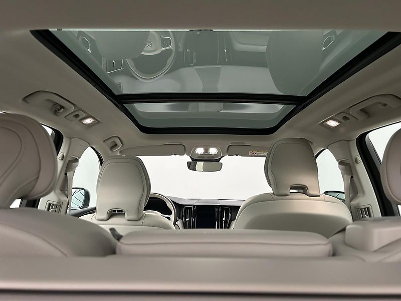 Volvo XC60 2.0 T6 4x4 Recharge PLUS Panor - fotka 19 z 28