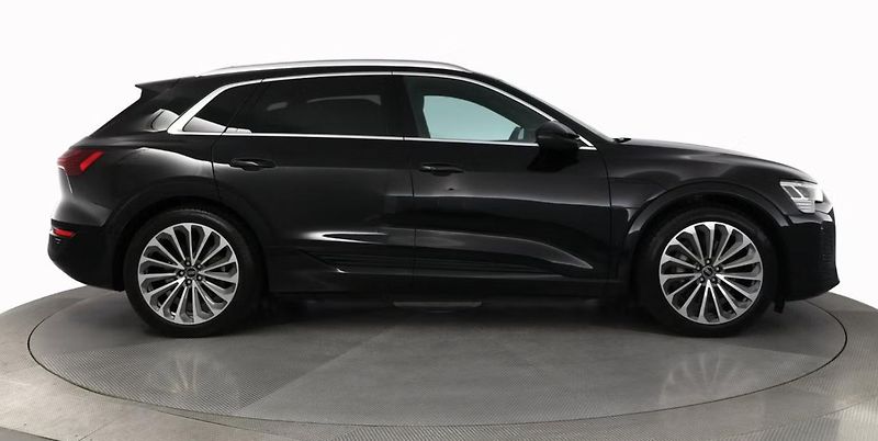 Audi Q8 e-tron 55 Q 360k Matrix Pano 4 zóny  - fotka 5 z 28