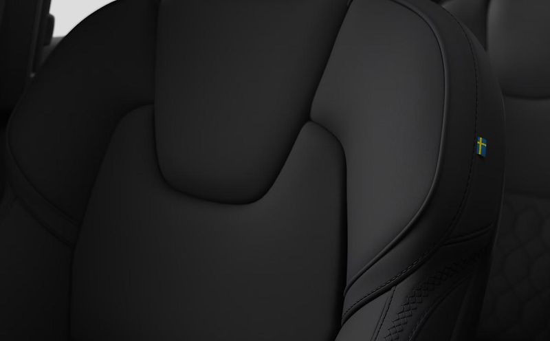 Volvo XC90 (2026) B5 AWD PLUS DARK - fotka 10 z 17