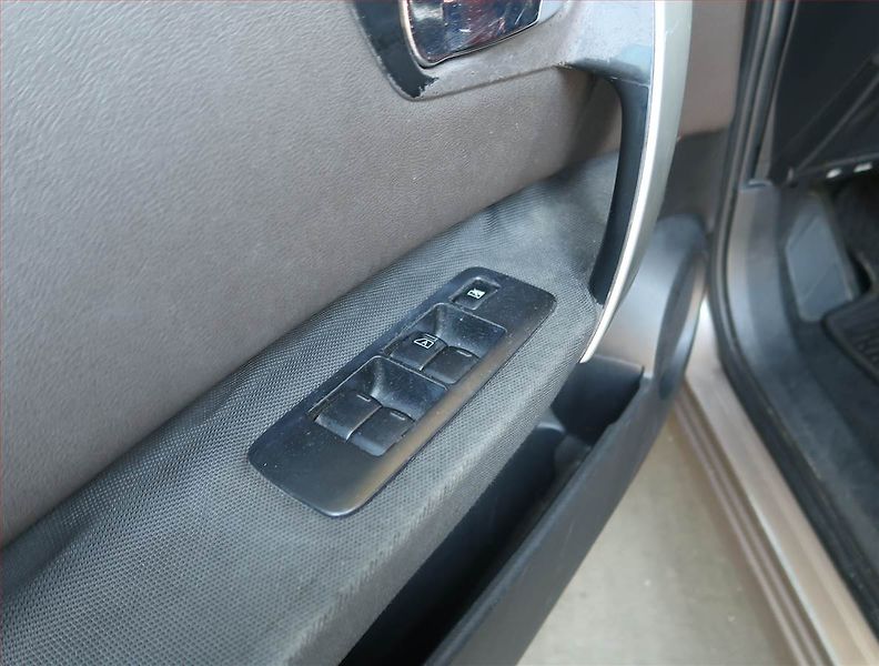 Nissan Qashqai (2007) 1.6, nová STK, zamluveno - fotka 16 z 16