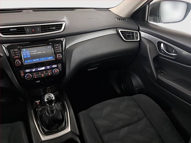 Nissan X-Trail (2015) 1.6 dCi, 4X4, 7 míst - fotka 8 z 22