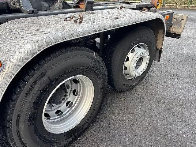 Volvo FM 430 6x2 nosič kontejner ruka - fotka 22 z 30