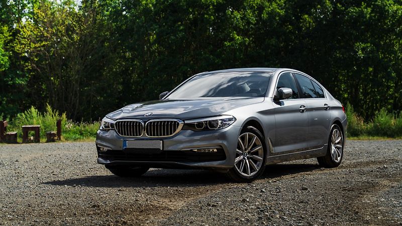 BMW Řada 5 (2017) BMW 520d xDrive Limousine - fotka 6 z 43