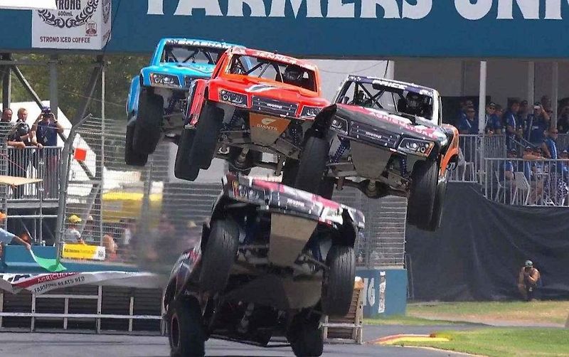 Závody Stadium Super Trucks.