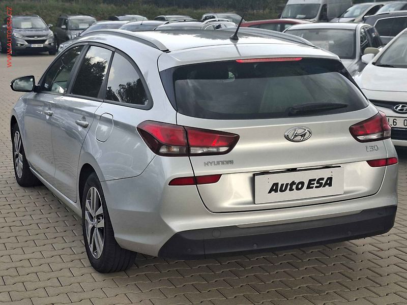 Hyundai i30 (2018) 1.4 TGDi, 2.maj,ČR, AC, tempo - fotka 4 z 19