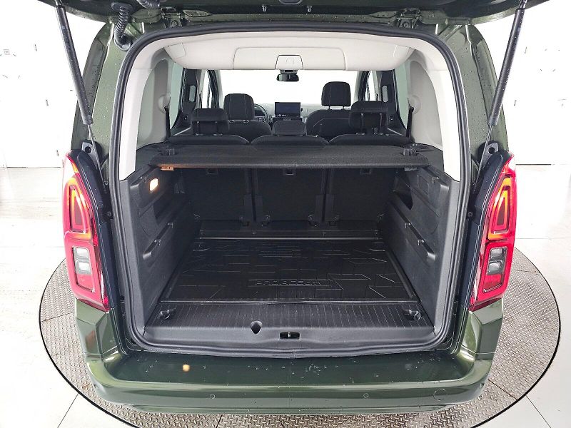 Toyota ProAce City Verso (2025) 1.5D 130k AT Short VIP - fotka 34 z 34