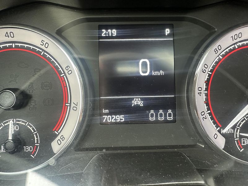 Škoda Kamiq (2023) 1.5 TSI Monte Carlo rezervace - fotka 31 z 34