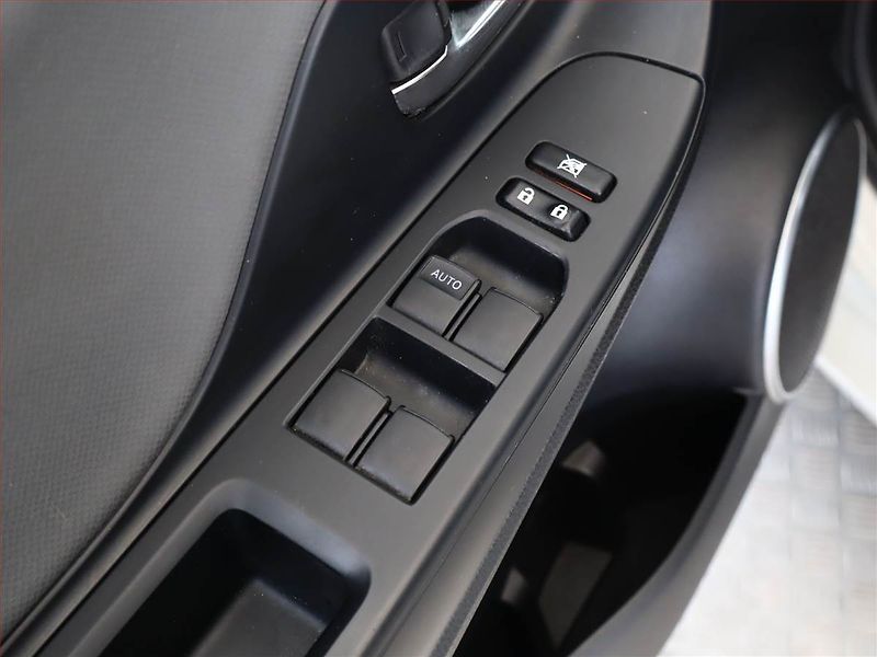 Toyota Yaris (2015) 1.5 Hybrid, Automat, Navi - fotka 17 z 17