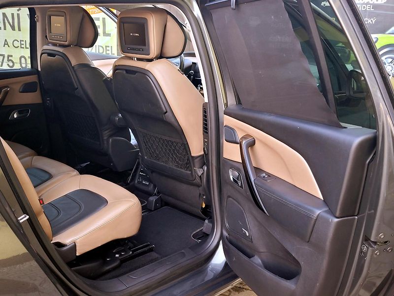 Citroën Grand C4 Picasso 2,0eHDi EXCLUSIVE, 7míst       - fotka 23 z 40
