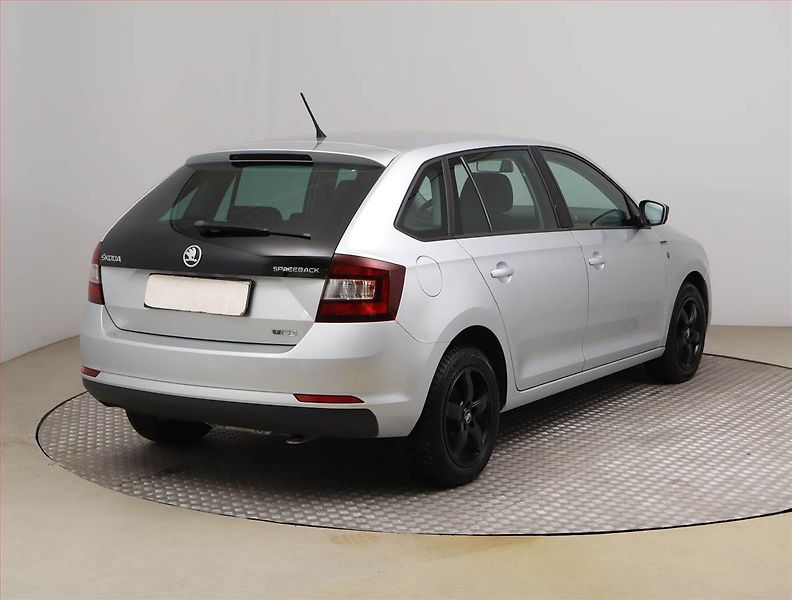 Škoda Rapid (2015) Spaceback 1.2 TSI, Tempomat - fotka 5 z 22