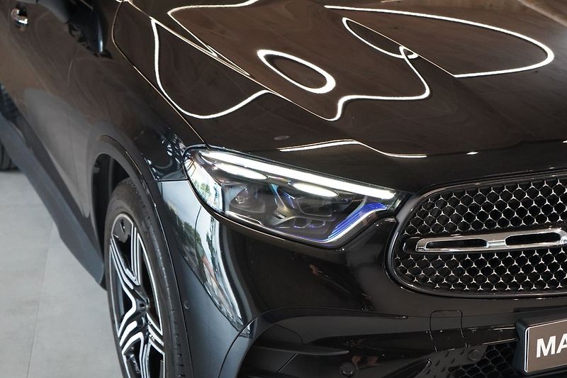 Mercedes-Benz GLC 220d Kupé 4M AMG, Masáž, 360° - fotka 5 z 50