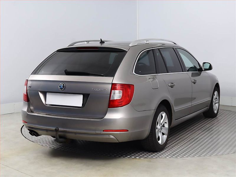 Škoda Superb (2010) 2.0 TDI, nová STK, Tažné - fotka 5 z 14