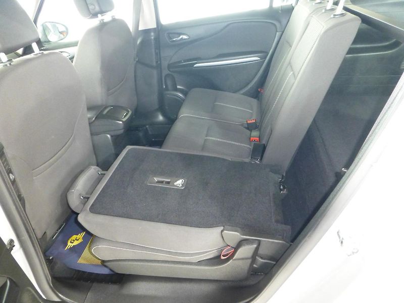Opel Zafira (2012) 2,0CDTI-121KW*VYHŘ.SED***7MÍST - fotka 14 z 23