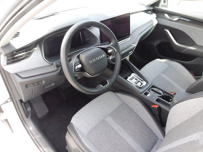 Škoda Octavia (2025) Combi Top Selection 2,0 TDI 11 - fotka 6 z 29
