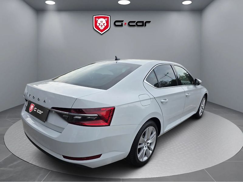 Škoda Superb 2.0 TDI 110kW Style - fotka 2 z 4