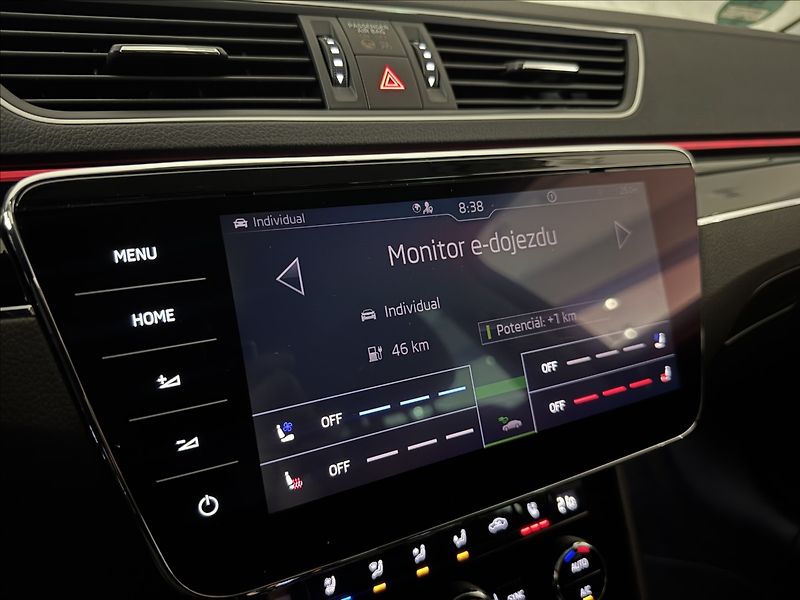 Škoda Superb 1,4 TSi  DSG iV L&K LED Assist - fotka 44 z 50