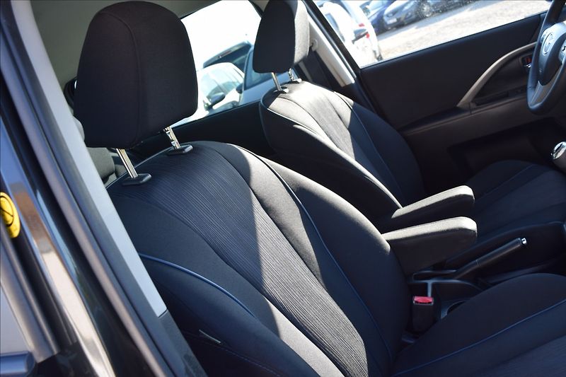 Mazda 5 2,0 DiSi 110KW  ALU VÝHŘEV SED - fotka 42 z 46