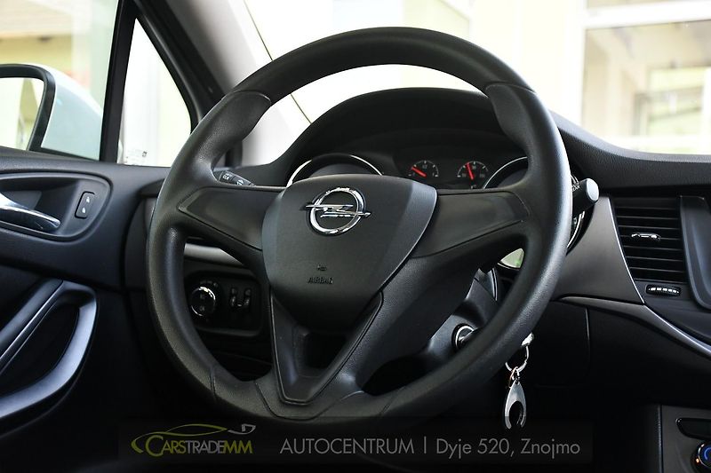 Opel Astra 1.6CDTi CARPLY NAVI - fotka 23 z 40