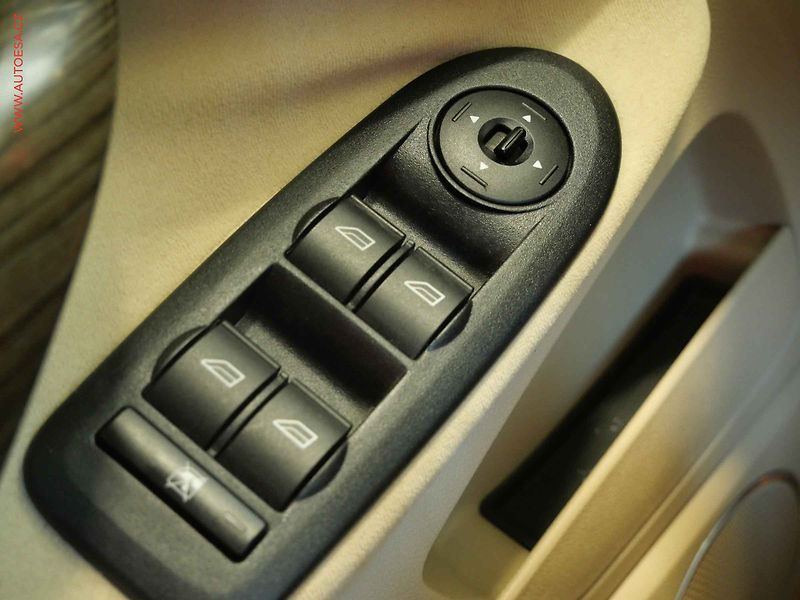 Ford C-MAX (2007) 1.8i, AC, tempo, park.asist - fotka 14 z 19