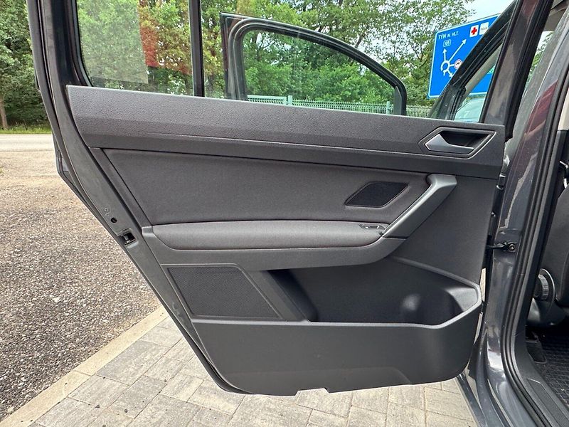 Volkswagen Touran (2018) 1.6 TDi - fotka 10 z 31