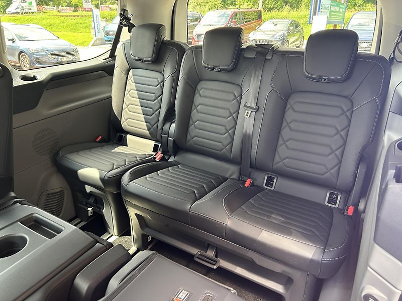 Ford Tourneo Custom Titanium L1 2.0 EcoBlue 110 kW - fotka 13 z 35