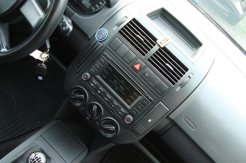 Volkswagen Polo (2006) 1.4i 16V, ČR, Servisní kniha - fotka 47 z 71