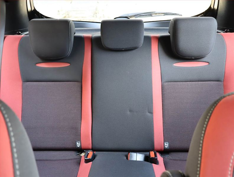 Toyota Yaris (2018) 1.5 Dual VVT-i, Automat - fotka 10 z 22