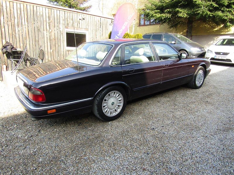 Jaguar XJ6 (1995) 3.2 R6 155kW  PLNĚ POJÍZDNÉ - fotka 10 z 35
