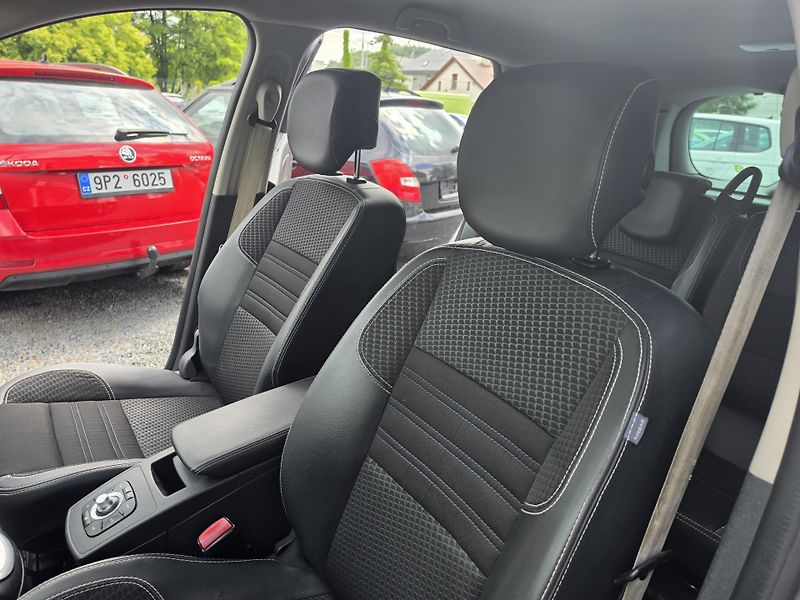 Renault Grand Scénic 1.6 DCI 7 Míst Bose Kamera  - fotka 16 z 22