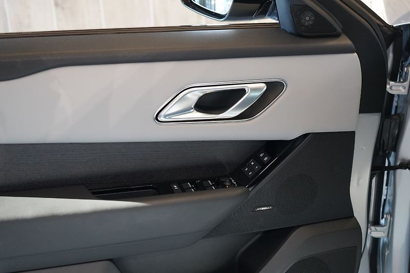Land Rover Range Rover Velar D300 AWD Dynamic HSE, Vzduch - fotka 22 z 46