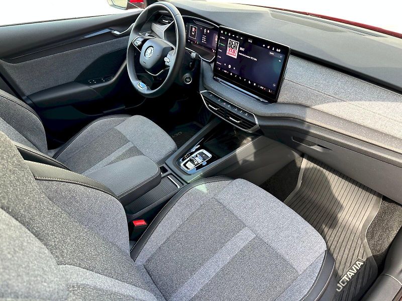 Škoda Octavia (2024) 1.5 TSI 110kW MHEV Top Selecti - fotka 7 z 23