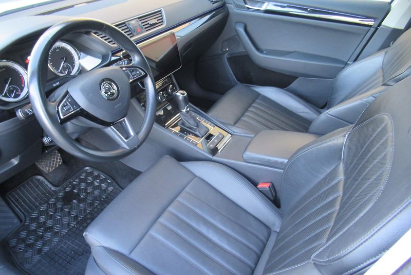 Škoda Superb 2.0 TDI DSG L&K TAŽNÉ - fotka 25 z 41