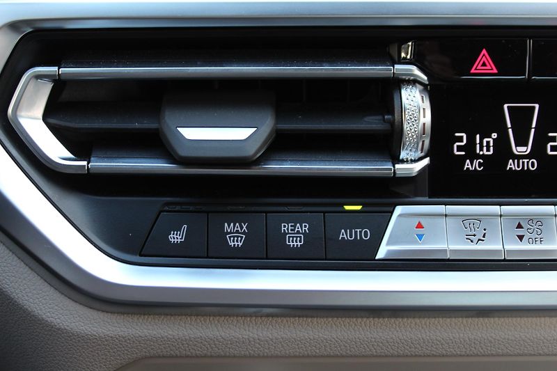 BMW Řada 3 M340i xDrive Sedan - fotka 18 z 25