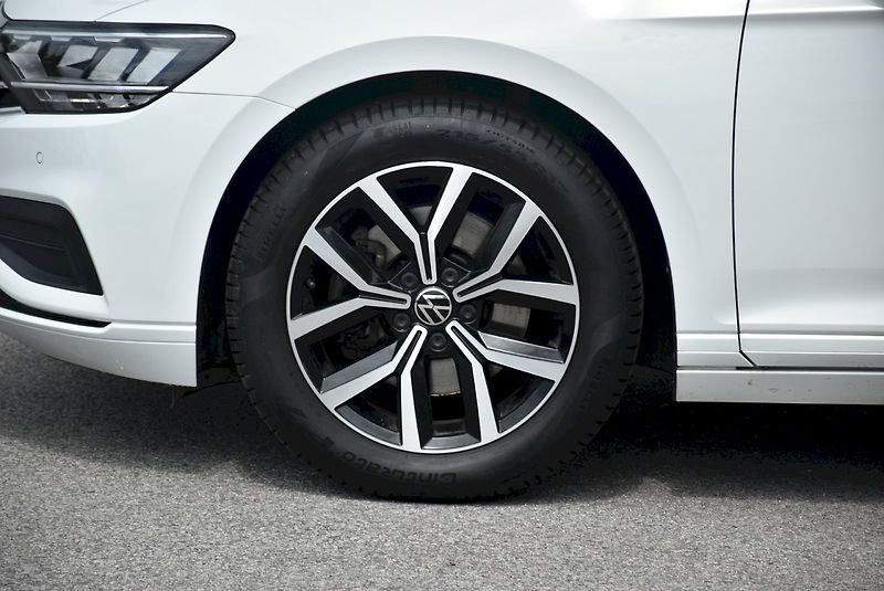 Volkswagen Passat (2021) BUSINESS 1.5 TSI 110kW - fotka 32 z 33